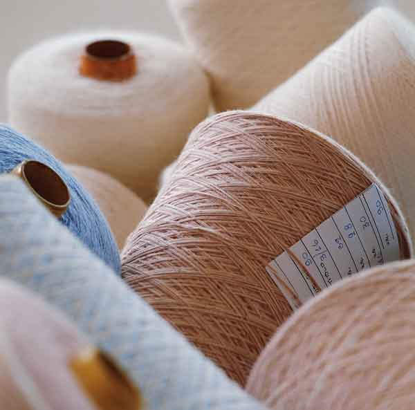 cotton yarn_clothing companies scramble to gather supplies CAW hopes to end talks with Ford; Chrysler concerned