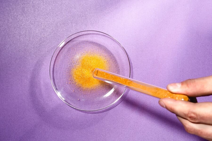 Solein_powder_on-glass-plate-protein