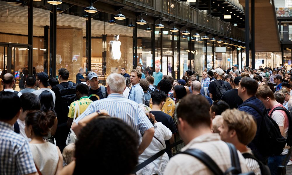 Apple Stocks Nears a Record  Trillion Market Cap