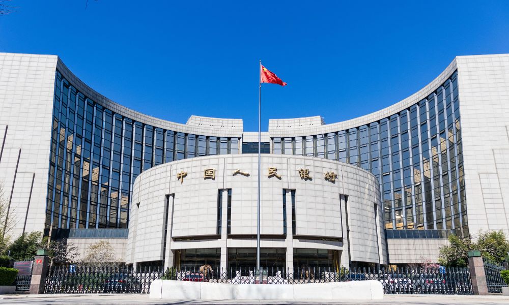 China Cut&rsquo;s Lending Rate to Boost a Dragging Economy