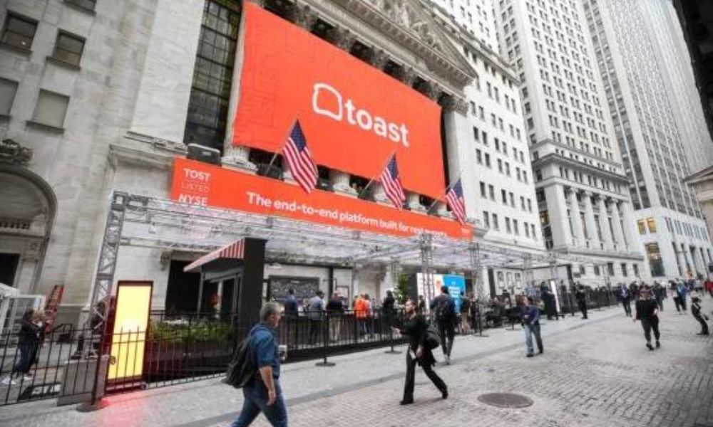 Toast Announces Layoffs, 10% Workforce Amidst Strong Q4 Earning