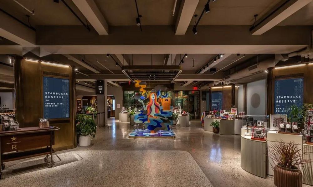 Starbucks Poaches Chipotle CEO Brian Niccol to Lead Turnaround Effort