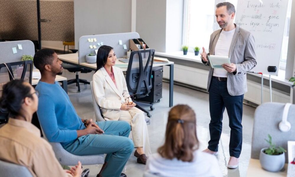 Understanding Leadership Training: Types, Benefits, and Impact on Organization