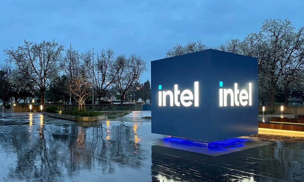 Intel CEO foundry